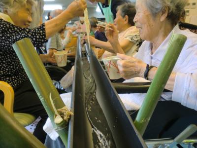 夏の定番「流しそうめん」